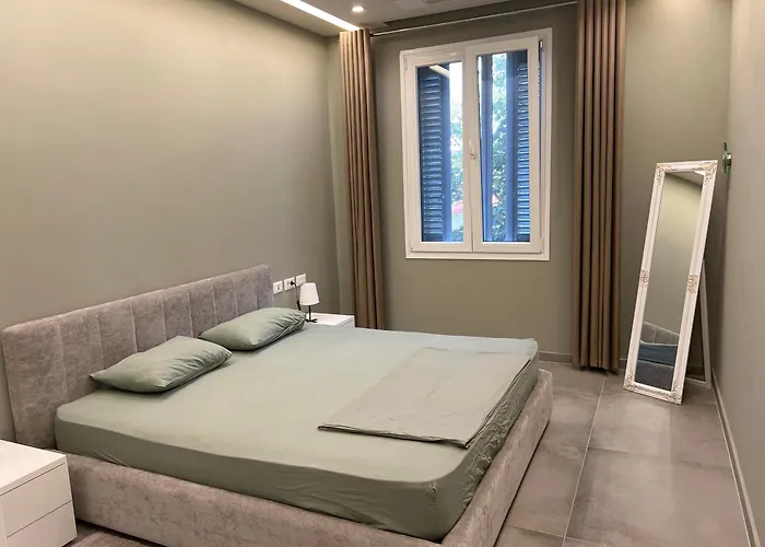 The Loft - In The Centre Of Blloku דירה טיראנה