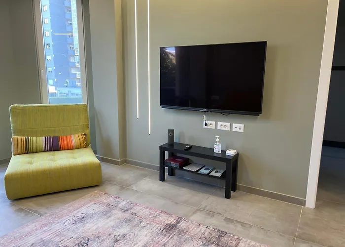 The Loft - In The Centre Of Blloku דירה טיראנה