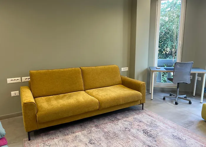 The Loft - In The Centre Of Blloku דירה *